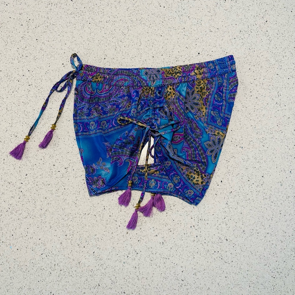 Shorts - Picture 3 of 3
